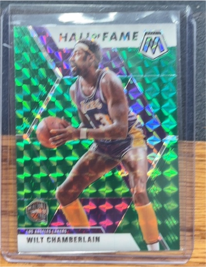 2019-20 Panini Mosaic #285 Wilt Chamberlain Hall of Fame Green Prizm — front