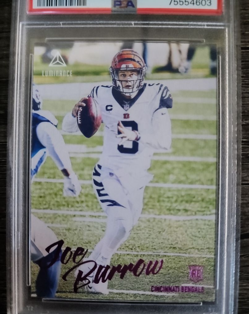 2020 Panini Chronicles Luminance #201 Joe Burrow — front