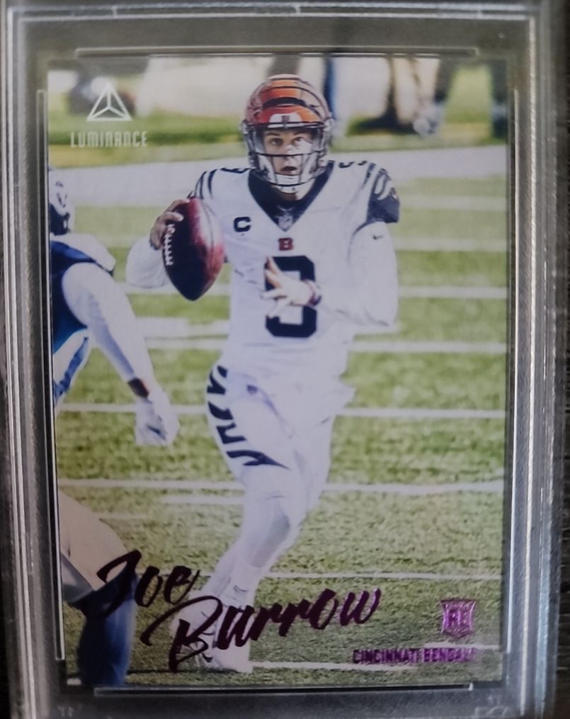 2020 Panini Chronicles Luminance #201 Joe Burrow — front