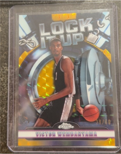 2024-25 Topps Chrome Lock It Up #LIU-9 Victor Wembanyama — front
