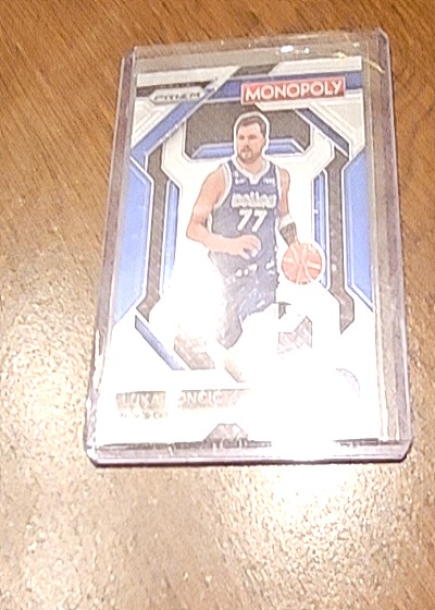 2022-23 Panini Mosaic #1 Luka Dončić — front