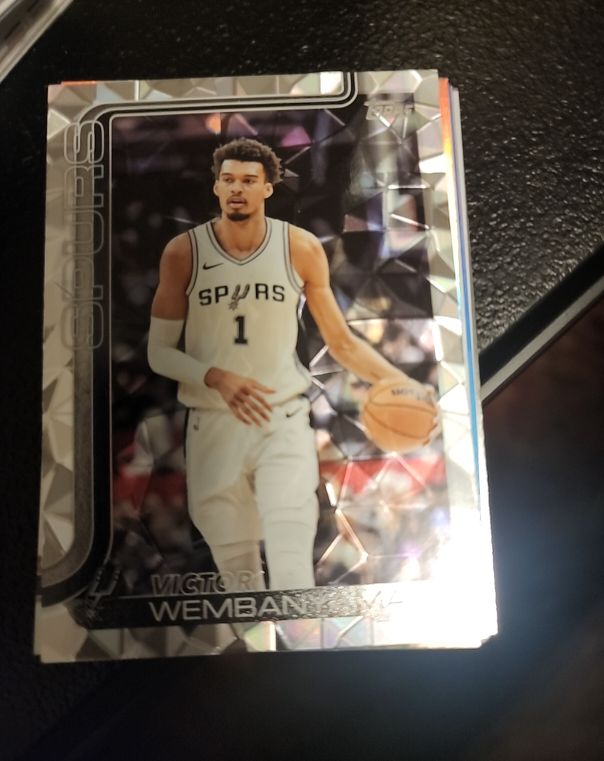 2025-26 Topps Basketball #195 Victor Wembanyama — front