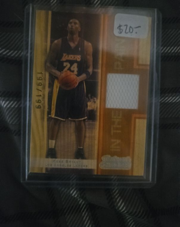 1999 Topps #199 Kobe Bryant — front