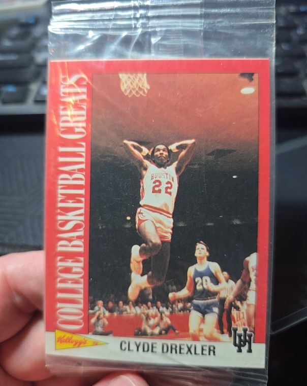 1992 Kellogg's Raisin Bran College Basketball Greats #2 Clyde Drexler — front