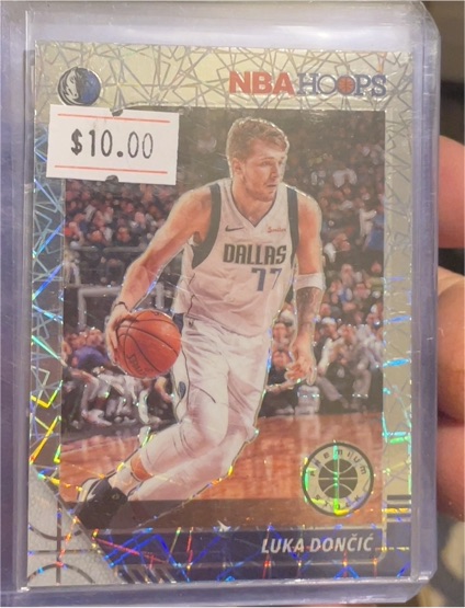 2019-20 Panini NBA Hoops Premium Stock #39 Luka Dončić — front