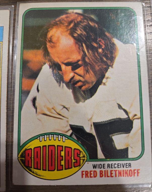 1976 Topps #25 Fred Biletnikoff — front