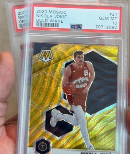 2020 Panini Mosaic #21 Nikola Jokic Gold Wave — front