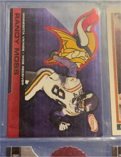 2002 Pacific Atomic #55 Randy Moss — front
