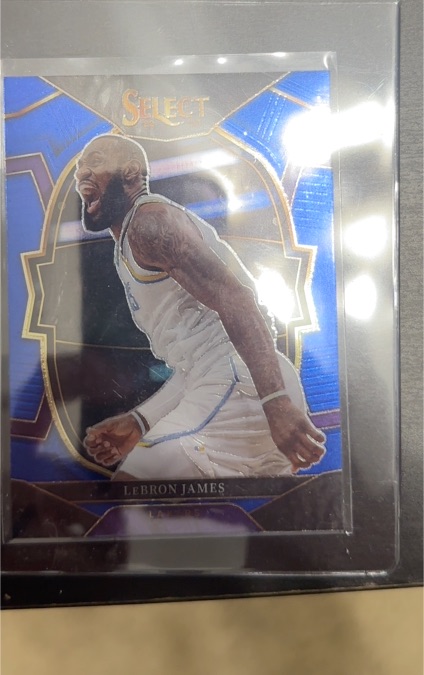 2022-23 Panini Select #26 LeBron James — front