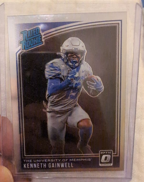 2021 Panini Chronicles Draft Picks #221 Kenneth Gainwell — front