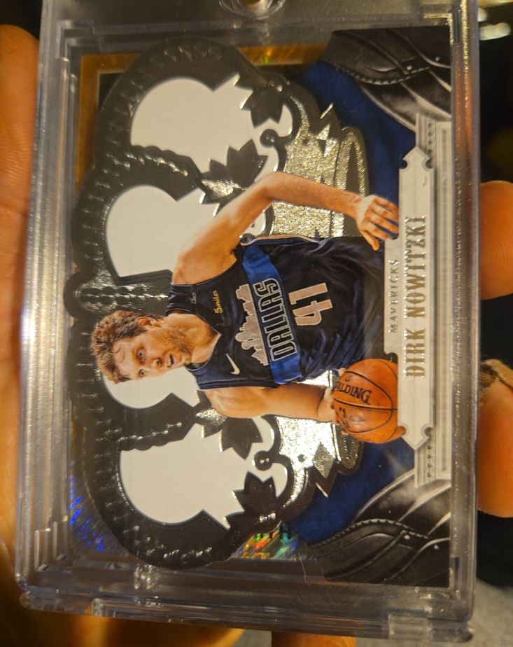 2017-18 Panini Crown Royale #41 Dirk Nowitzki — front