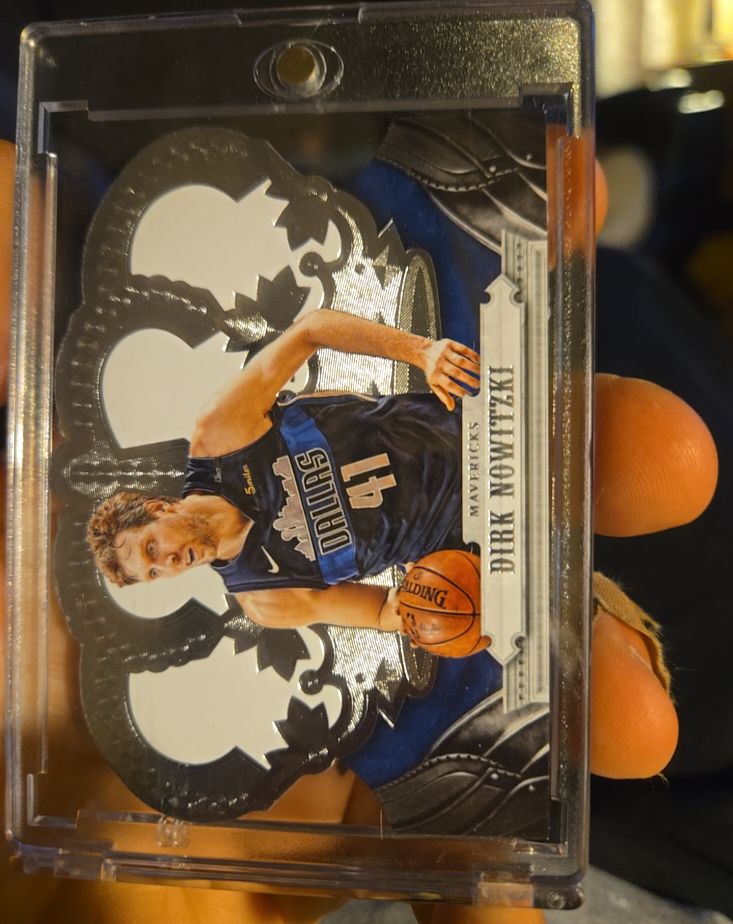 2017-18 Panini Crown Royale #42 Dirk Nowitzki — front