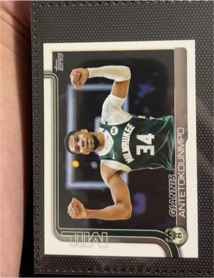 2025-26 Topps #54 Giannis Antetokounmpo — front