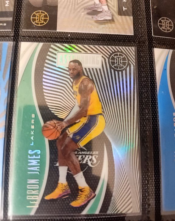 2019-20 Panini Illusions #9 LeBron James Astounding Sapphire — front