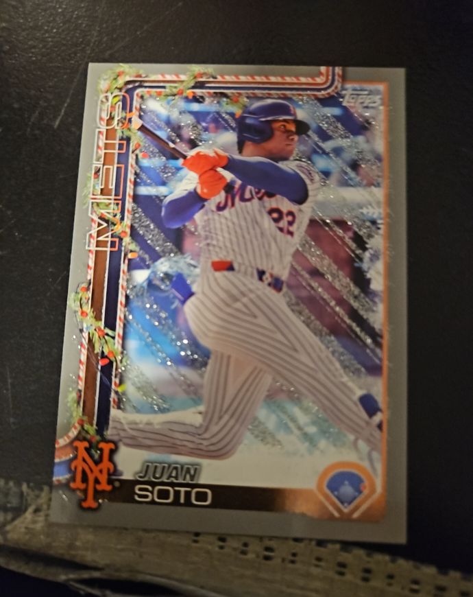2025 Topps Holiday #H150 Juan Soto — front