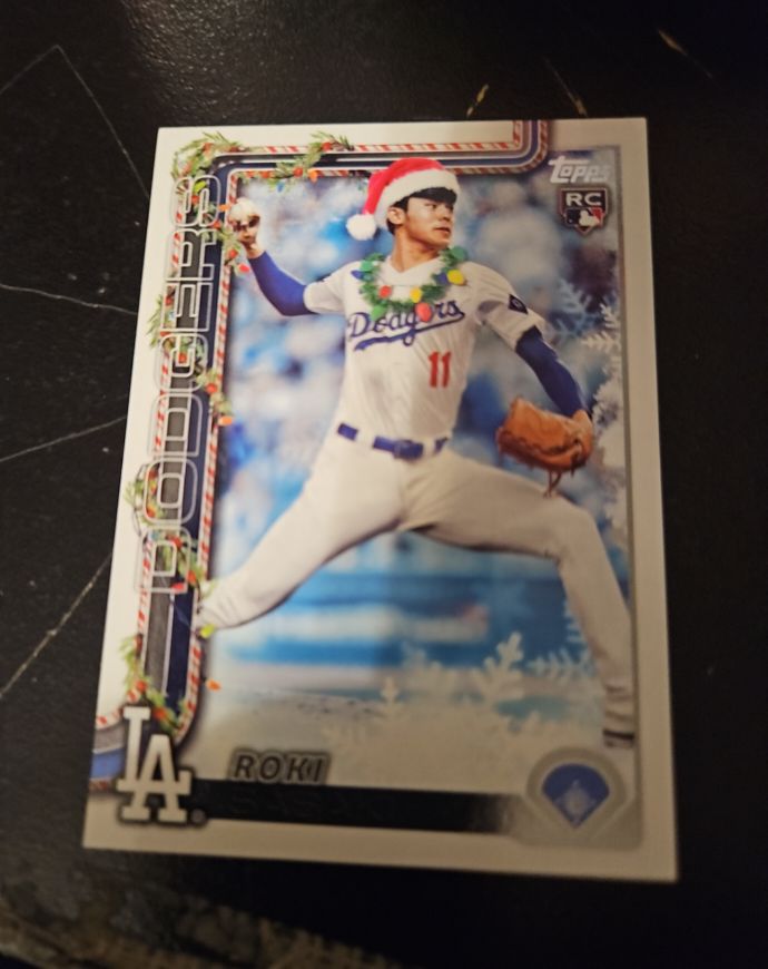2025 Topps Holiday #H23 Roki Sasaki — front
