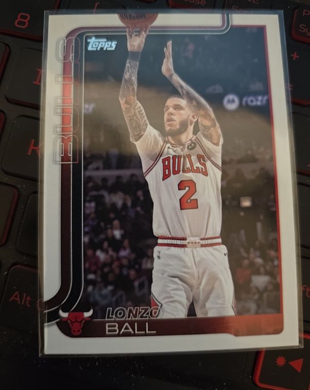 2025-26 Topps #39 Lonzo Ball — front