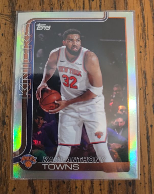 2025-26 Topps #19 Karl-Anthony Towns — front