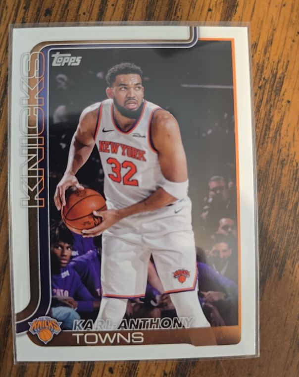 2025-26 Topps #19 Karl-Anthony Towns — front