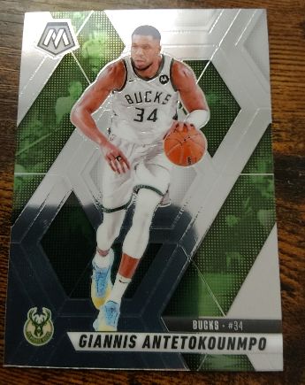 2024-25 Panini Mosaic #34 Giannis Antetokounmpo — front