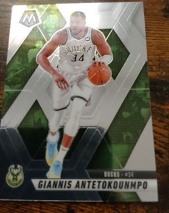 2024-25 Panini Mosaic #13 Giannis Antetokounmpo — front