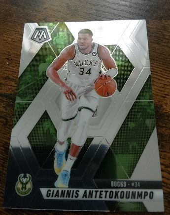 2024-25 Panini Mosaic #13 Giannis Antetokounmpo — front