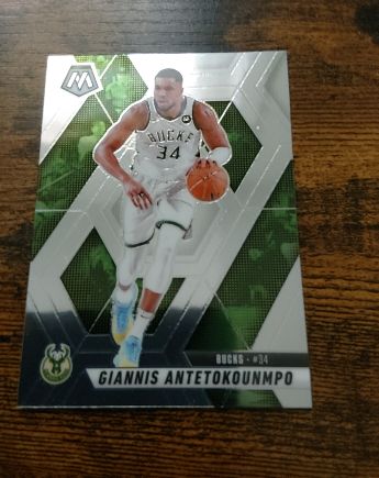 2024-25 Panini Mosaic #34 Giannis Antetokounmpo — front
