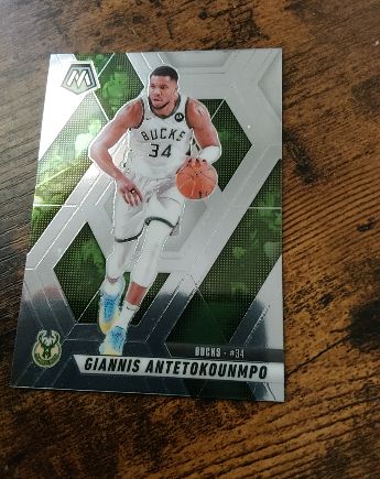 2024-25 Panini Mosaic #13 Giannis Antetokounmpo — front