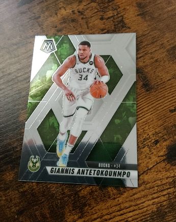 2024-25 Panini Mosaic #13 Giannis Antetokounmpo — front