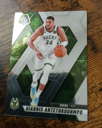 2024-25 Panini Mosaic #13 Giannis Antetokounmpo — front