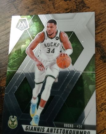 2024-25 Panini Mosaic #13 Giannis Antetokounmpo — front
