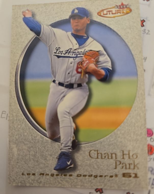 2001 Fleer Futures #12 Chan Ho Park — front