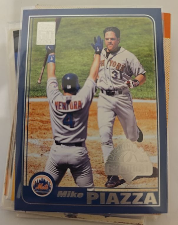 2001 Topps #706 Mike Piazza — front