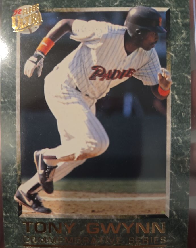 1992 Fleer Ultra #9 Tony Gwynn Commemorative Series — front