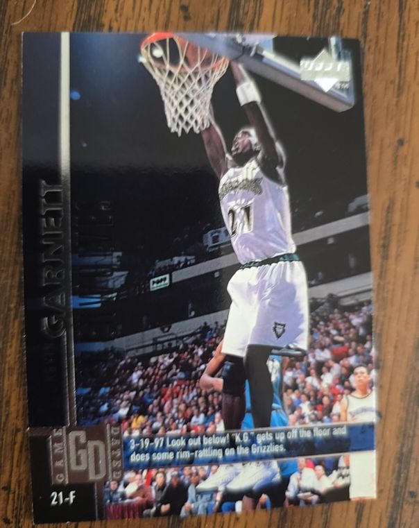 1997-98 Upper Deck #75 Kevin Garnett — front