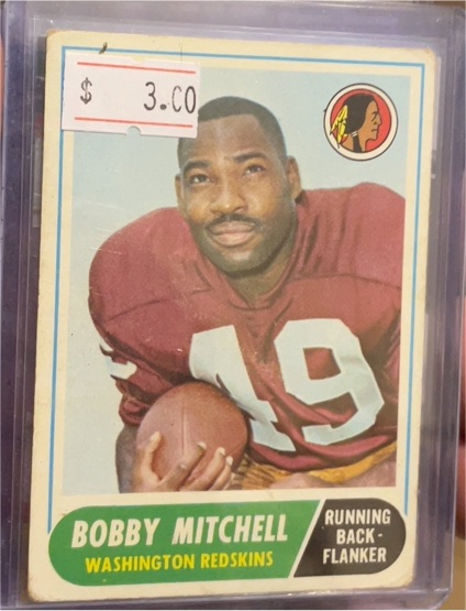 1968 Topps Football #35 Bobby Mitchell — front