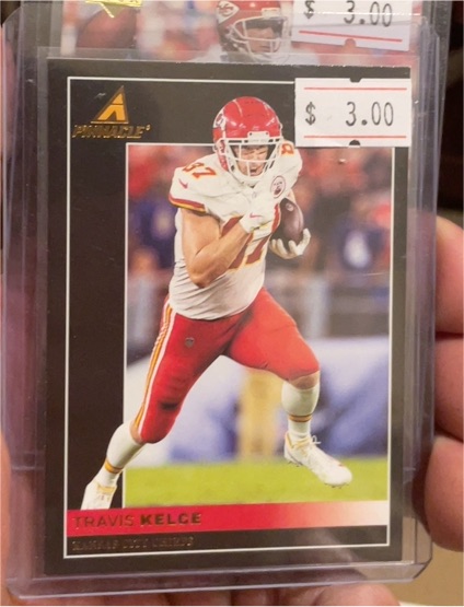 2021 Panini Chronicles Pinnacle #32 Travis Kelce — front