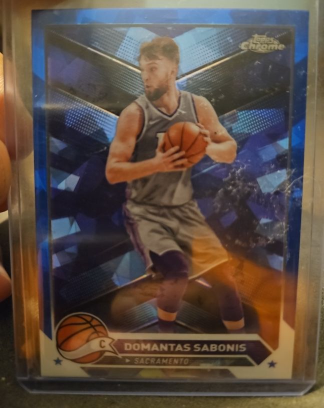 2023-24 Topps Chrome #10 Domantas Sabonis Sacramento Kings — front