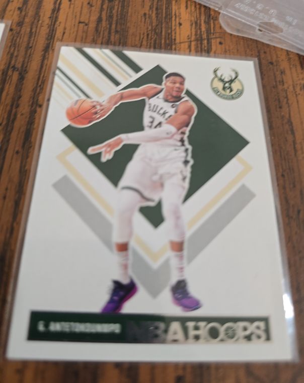 2024-25 Panini NBA Hoops Tribute #285 Giannis Antetokounmpo — front