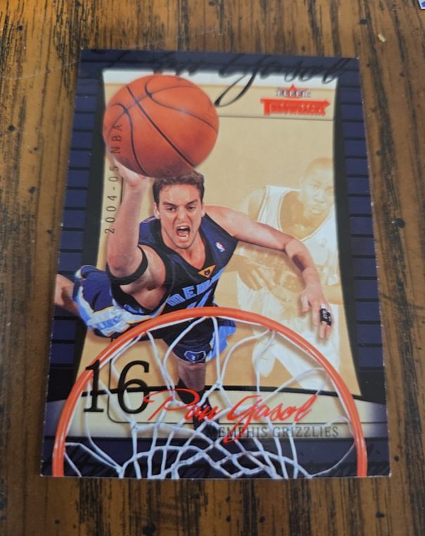 2004-05 Fleer Throwbacks #16 Pau Gasol — front