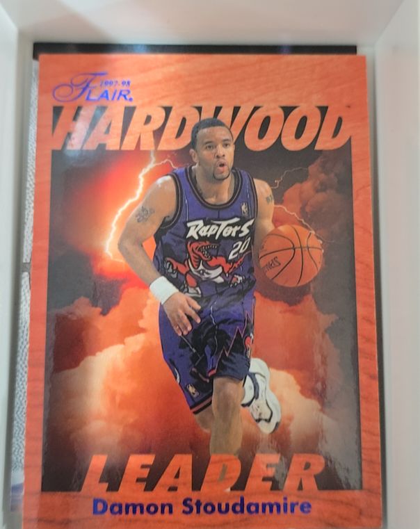 1997-98 Fleer Flair Hardwood Leaders #26 Damon Stoudamire — front
