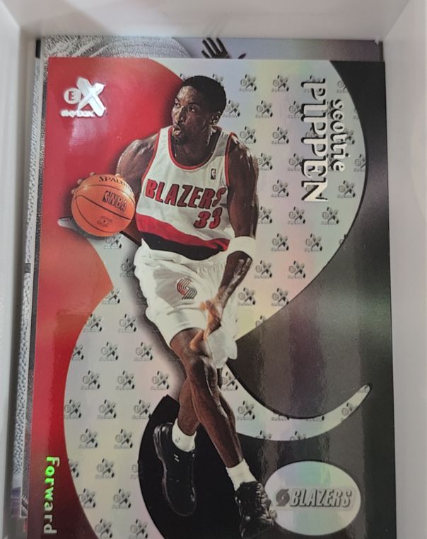 1999-00 Skybox E-X #44 Scottie Pippen — front