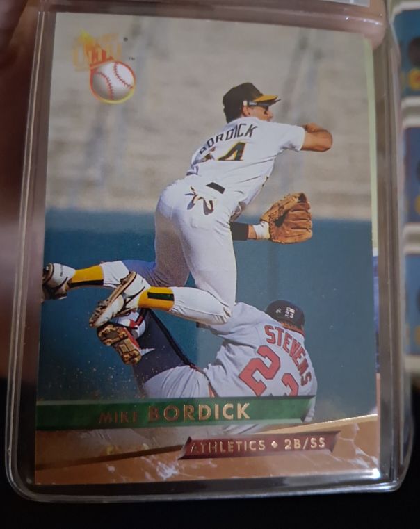 1993 Fleer Ultra #254 Mike Bordick — front