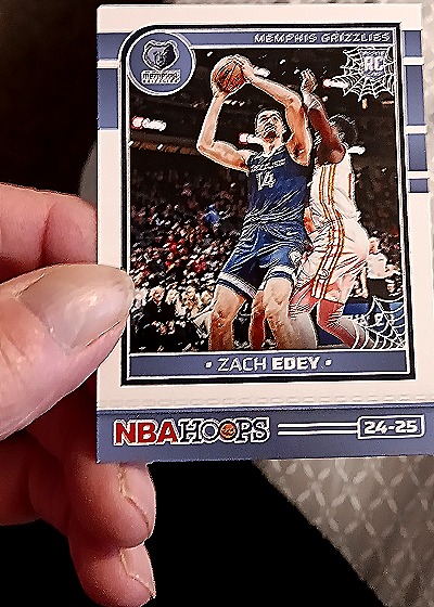 2025 Panini Haunted Hoops #256 Zach Edey — front
