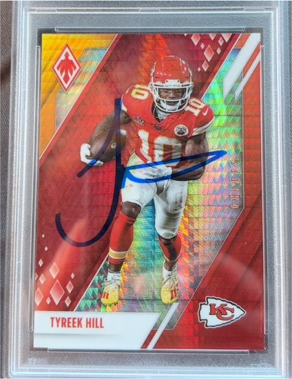 2021 Panini Phoenix Football Fire Tyreek Hill Burst #58 — front