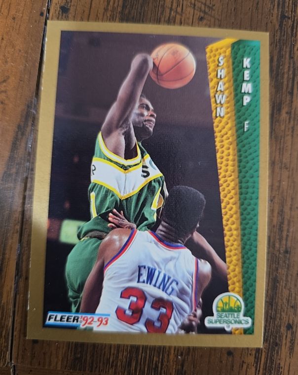 1992-93 Fleer #213 Shawn Kemp — front