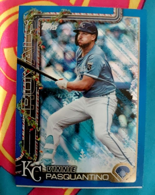 2025 Topps Holiday #H Vinnie Pasquantino — front
