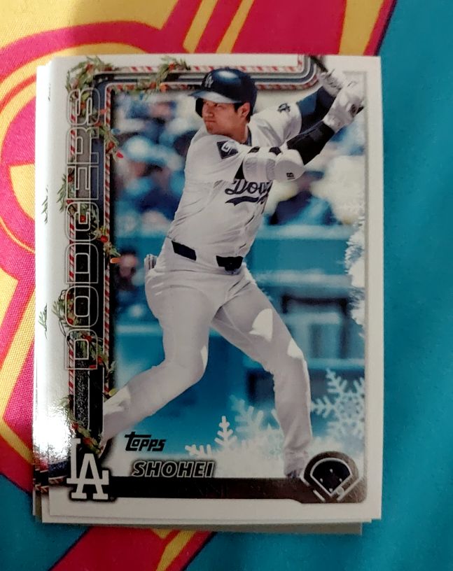 2025 Topps Holiday #H200 Shohei Ohtani — front