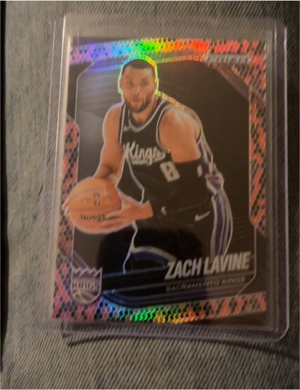 2024-25 Panini Prizm Black #8 Zach LaVine — front