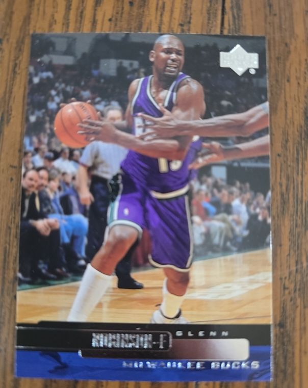 1999-00 Upper Deck #67 Glenn Robinson — front